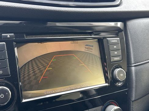 Used 2019 Nissan Rogue S image 17