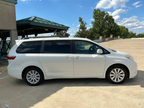 Used 2017 Toyota Sienna XLE Premium AWD/4WD image 9