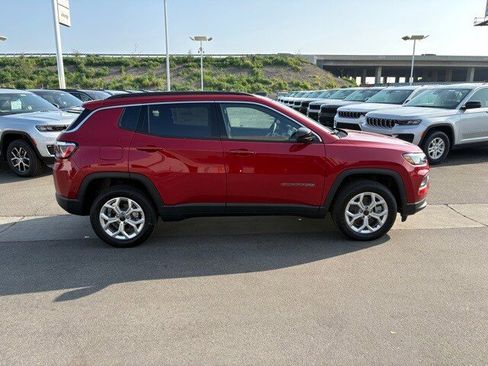 New 2026 Jeep Compass Latitude image 8