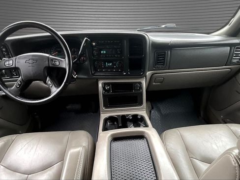 Used 2005 Chevrolet Avalanche Z71 w/ Sun And Sound Package AWD/4WD image 8