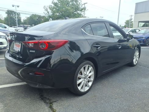 Used 2017 MAZDA MAZDA3 Grand Touring w/ Premium Equipment Package FWD image 2