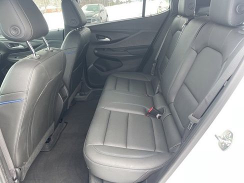 Used 2025 Buick Envista Sport Touring image 9