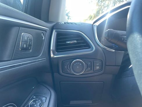 Used 2021 Ford Edge Titanium AWD/4WD image 12
