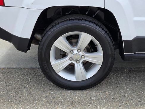 Used 2017 Jeep Patriot Latitude AWD/4WD image 10
