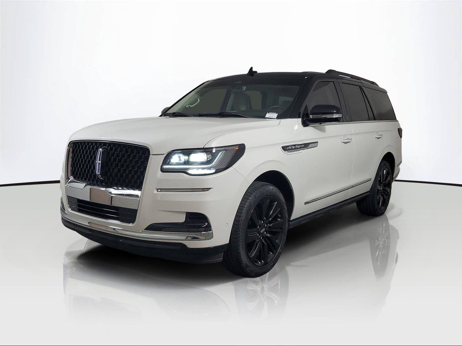 Used 2024 Lincoln Navigator Black Label AWD/4WD image 3