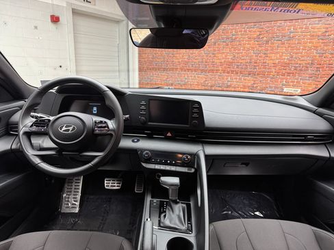 Used 2025 Hyundai Elantra Sport FWD image 12