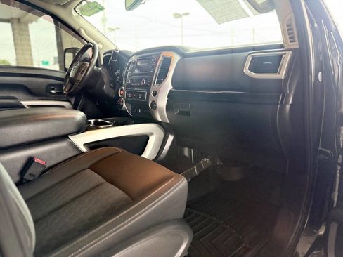 Used 2019 Nissan Titan SV w/ SV Convenience Package image 40