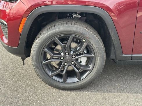 New 2025 Jeep Grand Cherokee Limited image 13