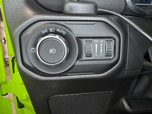 Used 2021 Jeep Wrangler Unlimited Sahara w/ Uconnect 4C Nav & Sound Group AWD/4WD image 11