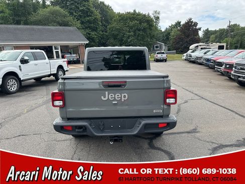 Used 2023 Jeep Gladiator Overland w/ Cold Weather Group AWD/4WD image 13