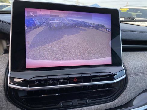 Certified 2022 Jeep Compass Latitude image 11