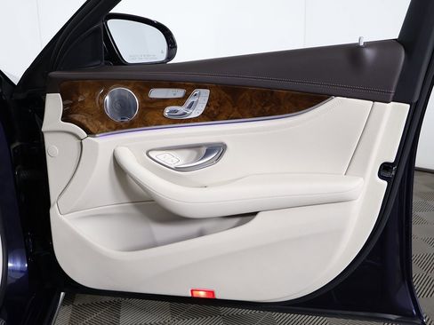 Used 2017 Mercedes-Benz E 300 4MATIC image 26