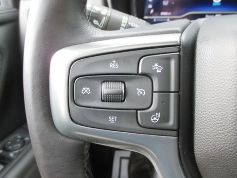 Used 2023 Chevrolet Suburban LT w/ Luxury Package image 32