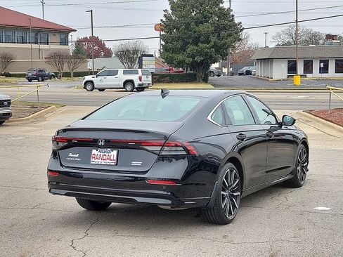 Used 2023 Honda Accord Touring image 5