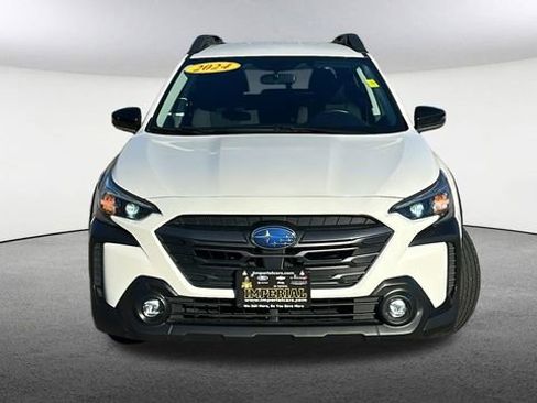 Used 2024 Subaru Outback Premium AWD/4WD image 3
