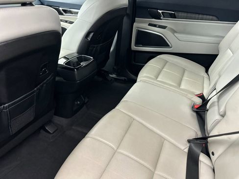 Used 2024 Kia Telluride EX image 11