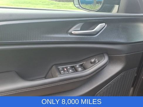 Used 2025 Jeep Grand Cherokee Altitude AWD/4WD image 9