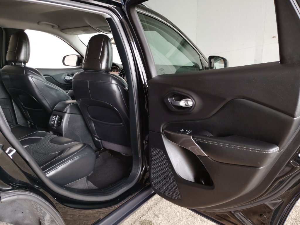 Used 2020 Jeep Cherokee Limited AWD/4WD image 15