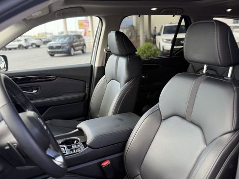 Certified 2025 Honda Pilot Touring image 17