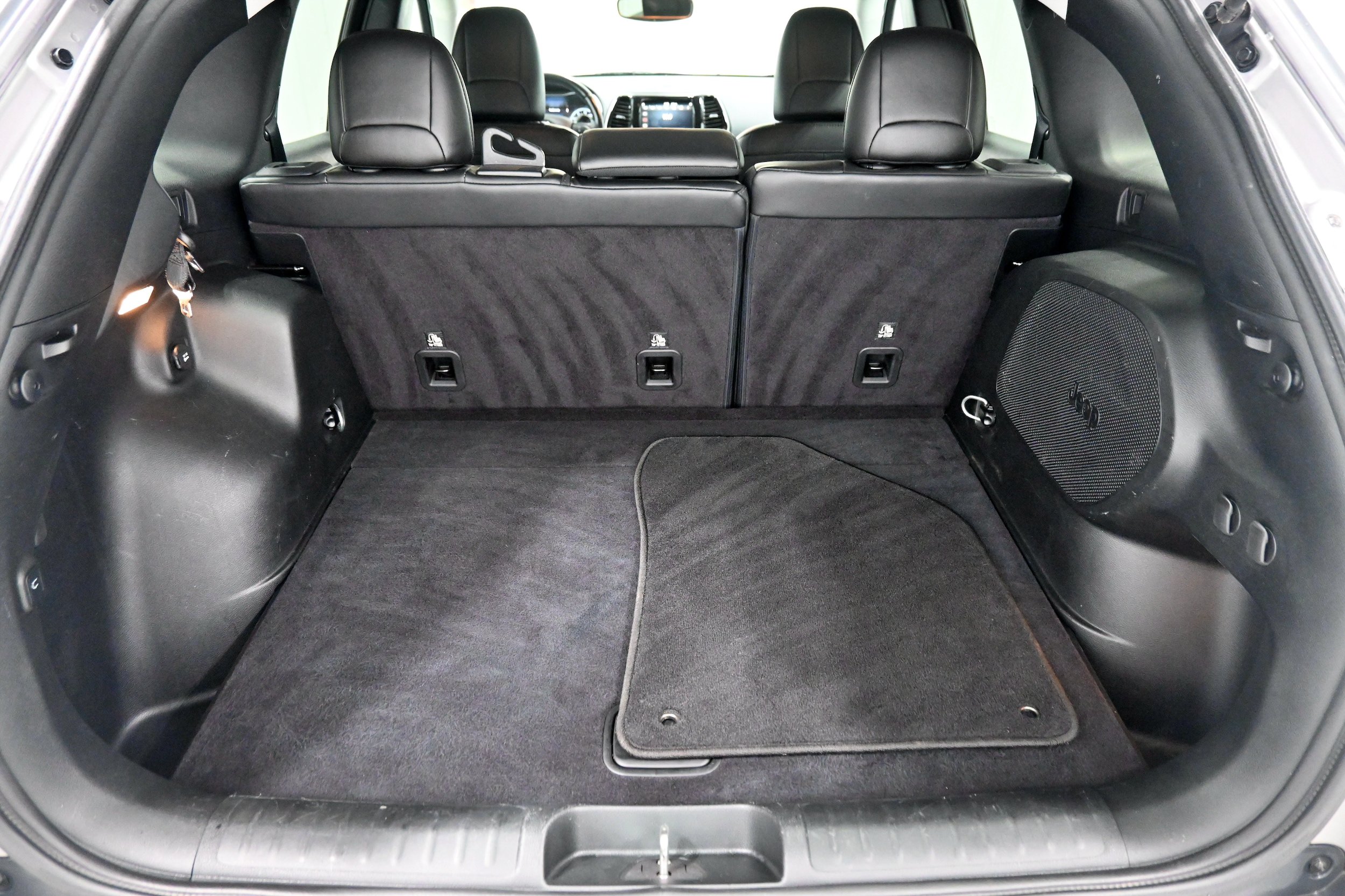 Used 2019 Jeep Cherokee Limited AWD/4WD image 34