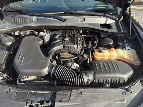 Used 2019 Dodge Charger SXT w/ Blacktop Package image 10