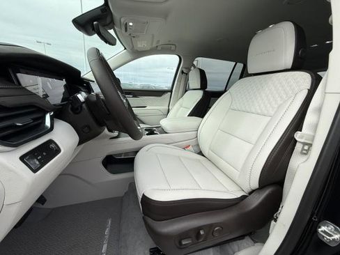 New 2026 GMC Acadia Denali w/ Super Cruise Package image 17