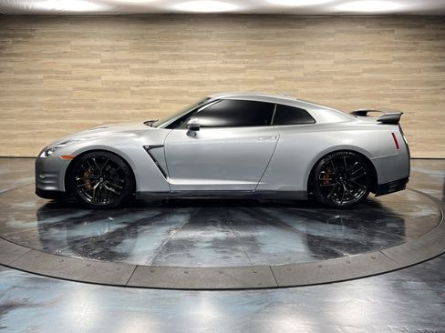 Used 2016 Nissan GT-R Black Edition image 21