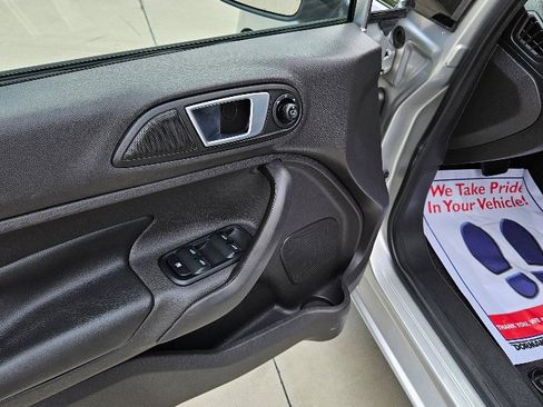 Used 2016 Ford Fiesta Titanium image 9