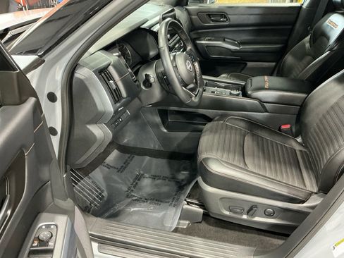 Used 2024 Nissan Pathfinder Rock Creek image 3