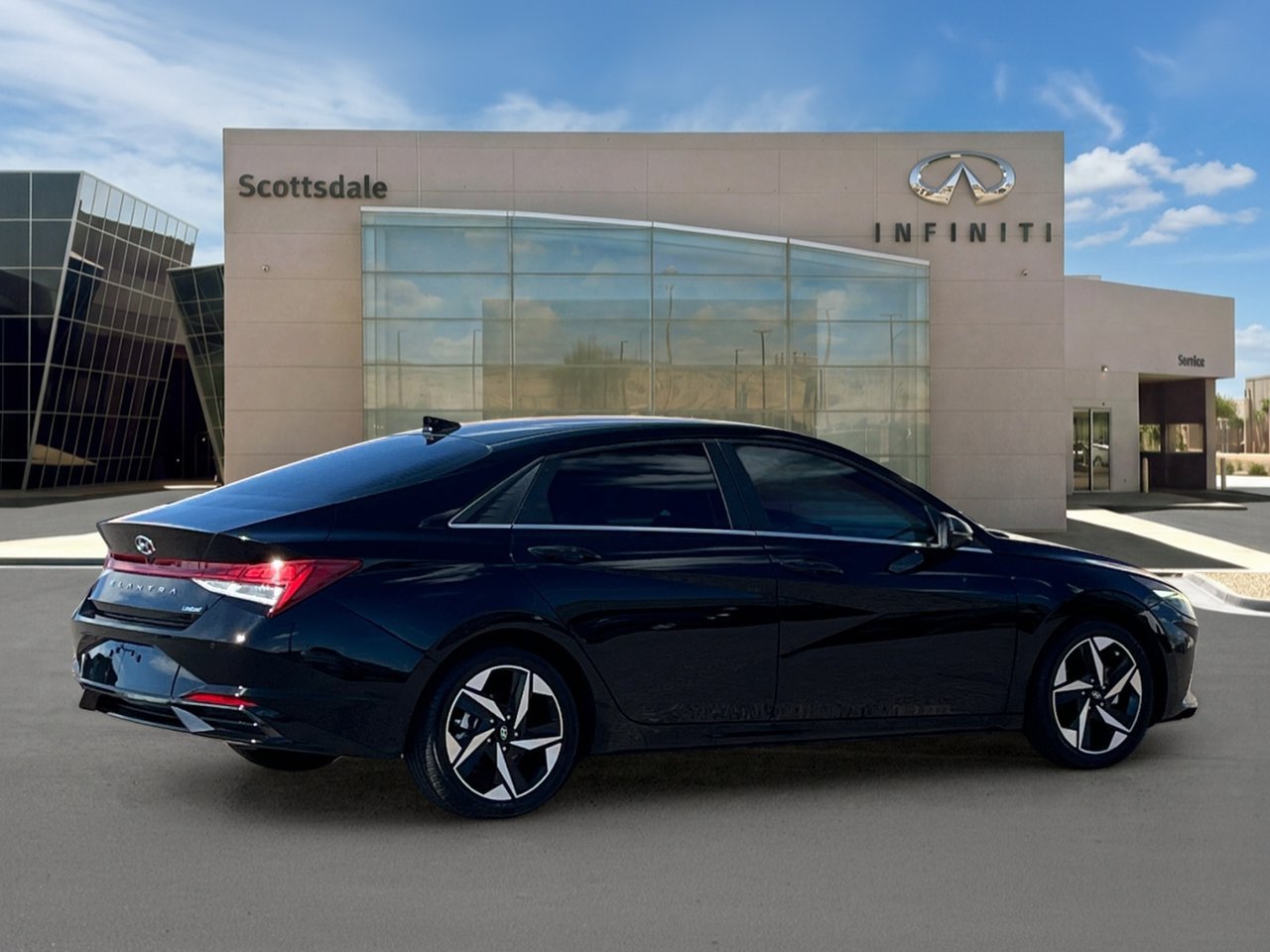 Used 2023 Hyundai Elantra Limited w/ Cargo Package FWD image 5