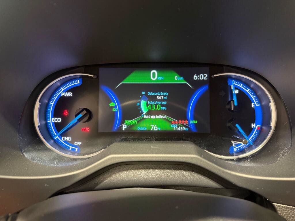 Used 2025 Toyota RAV4 XLE AWD/4WD image 27