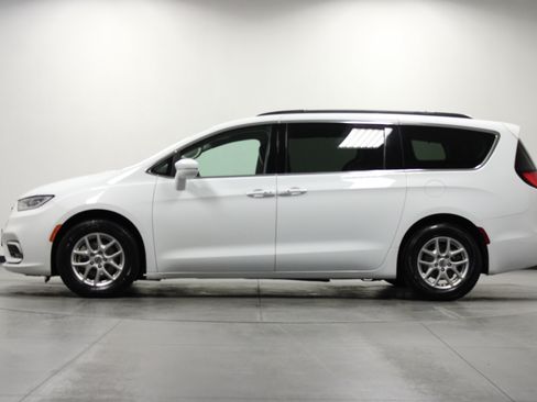 Used 2022 Chrysler Pacifica Touring-L FWD image 7