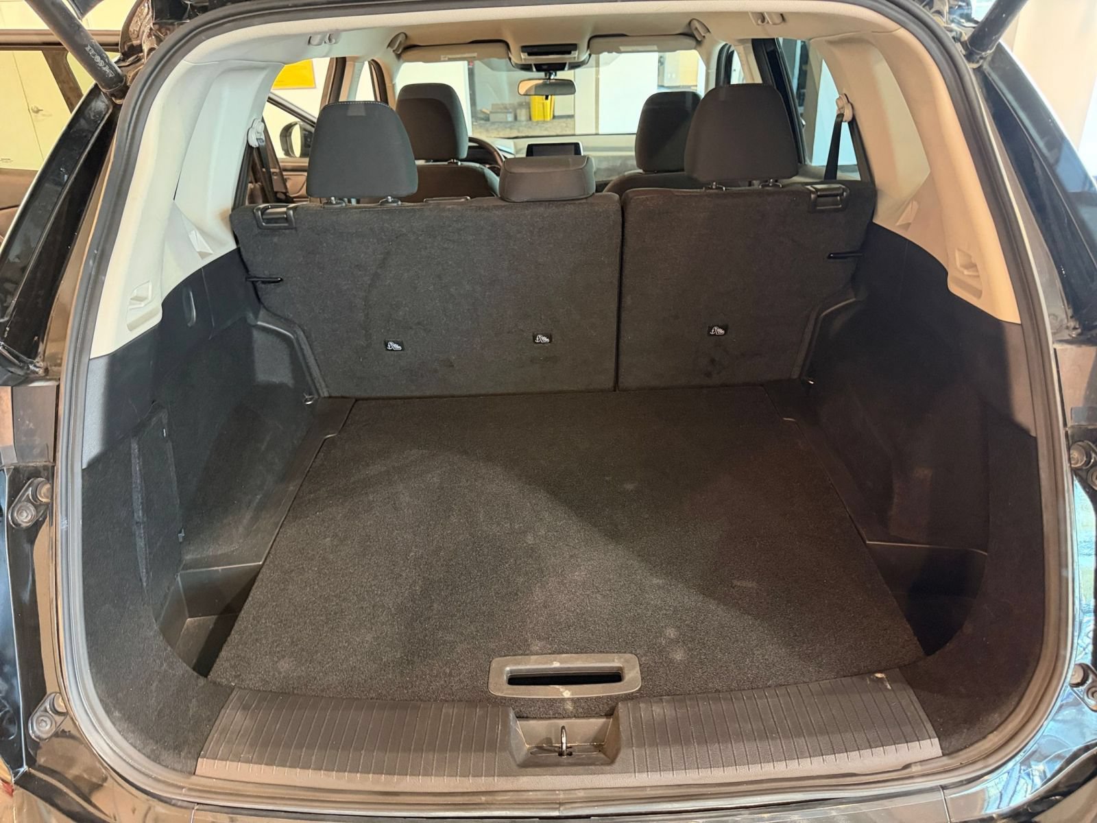 Used 2025 Nissan Rogue SV FWD image 31