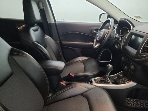 Used 2019 Jeep Compass Latitude w/ Cold Weather Group AWD/4WD image 21