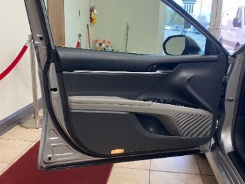 Used 2019 Toyota Camry LE w/ Convenience Package image 15