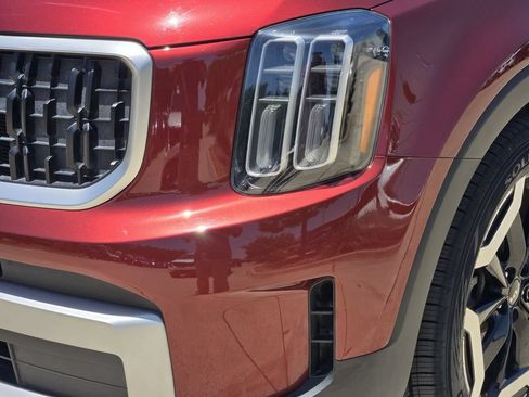 Certified 2023 Kia Telluride EX w/ EX Captain's Chair Package FWD image 15