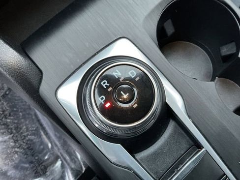 Used 2022 Ford Escape SE image 30