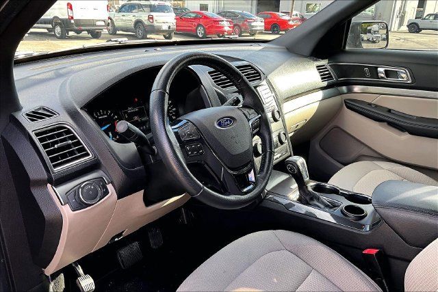 Used 2018 Ford Explorer XLT FWD image 12