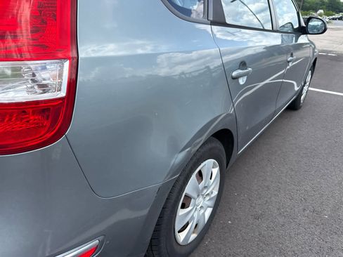 Used 2010 Hyundai Elantra SE w/ Popular Equipment Pkg 2 FWD image 3