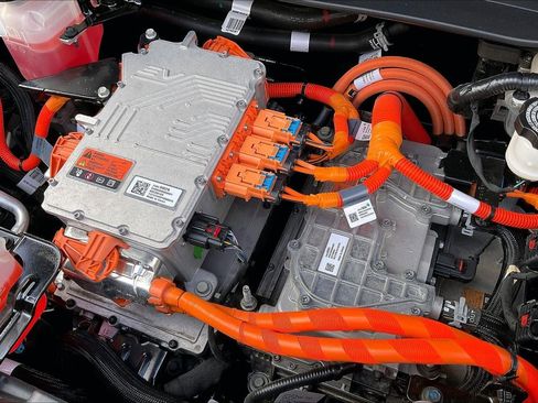 Used 2023 Chevrolet Bolt EUV Premier w/ Sun & Sound Package image 33