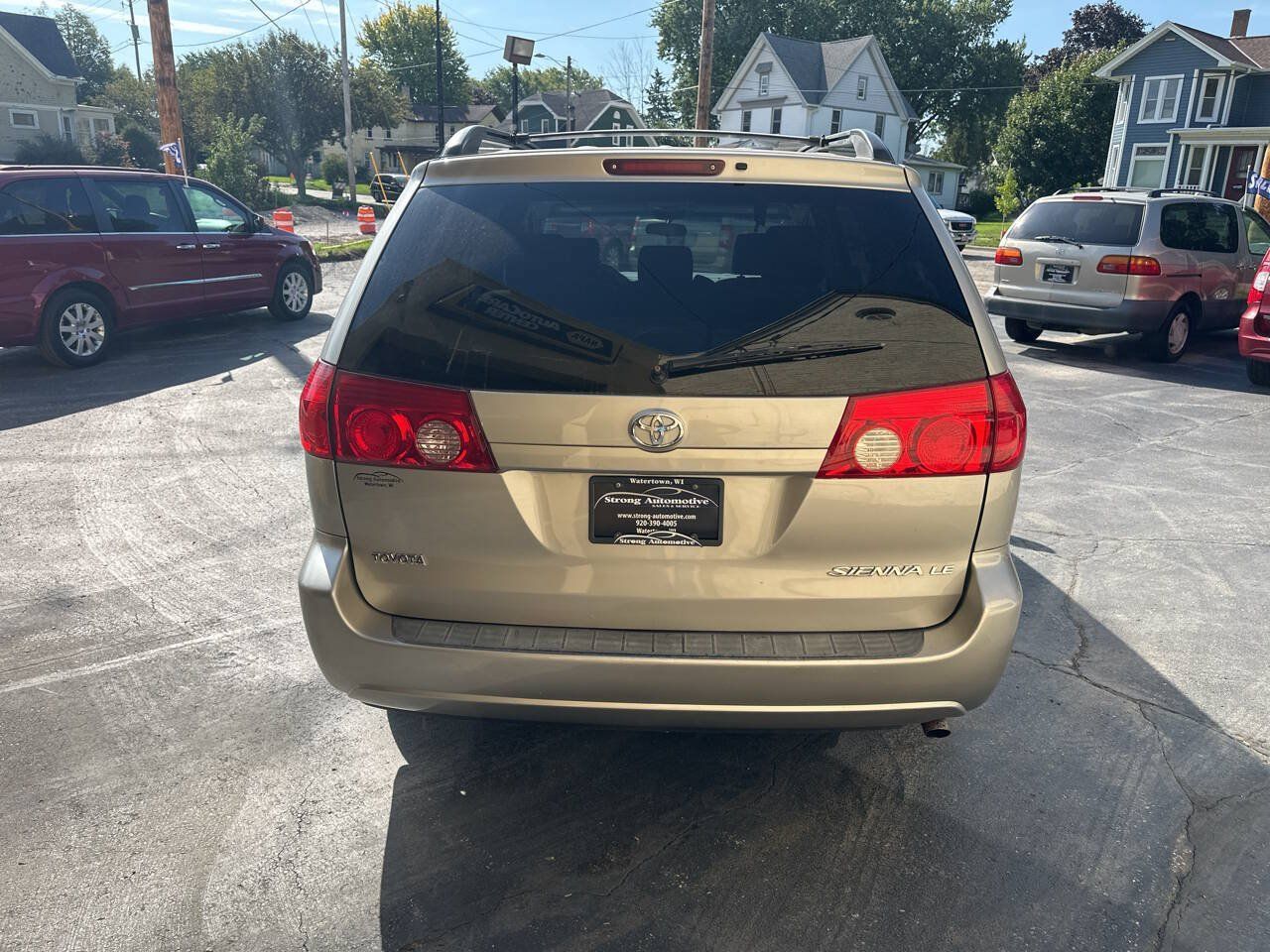 Used 2007 Toyota Sienna LE w/ LE Pkg 1 FWD image 3