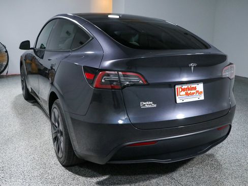Used 2024 Tesla Model Y Long Range RWD image 9