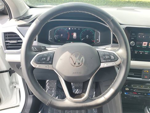 Used 2025 Volkswagen Taos SEL image 27