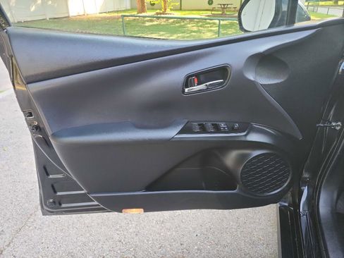 Used 2019 Toyota Prius XLE image 9