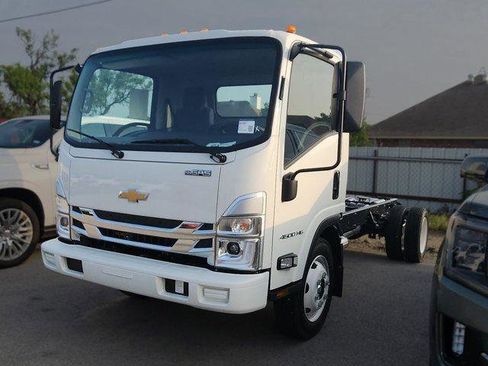 New 2024 Chevrolet Low Cab Forward image 2