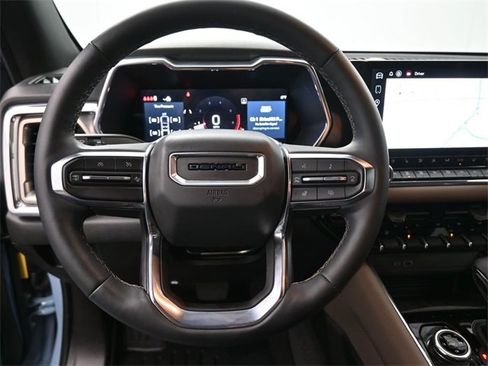 Used 2025 GMC Canyon Denali image 2