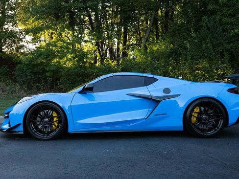 Used 2025 Chevrolet Corvette Z06 w/ Stealth Interior Trim Package image 2