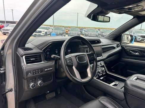 Used 2024 GMC Yukon XL Denali AWD/4WD image 16