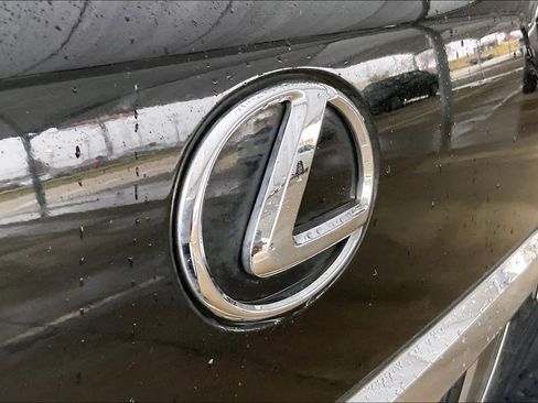 Used 2020 Lexus LX 570 4WD w/ 3rd Row & Luxury Pkg image 29