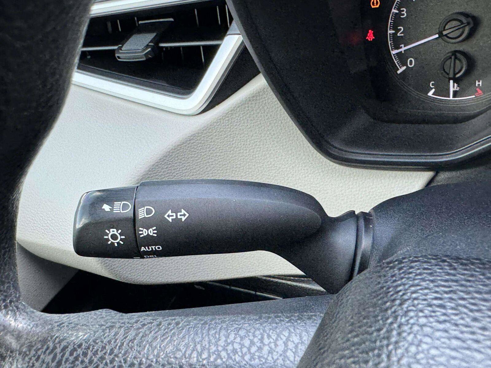 Used 2020 Toyota Corolla LE FWD image 21